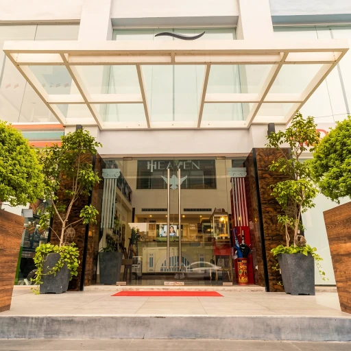 Heroes Hotel
