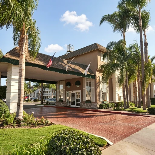 Ramada By Wyndham Costa Mesa/Newport Beach